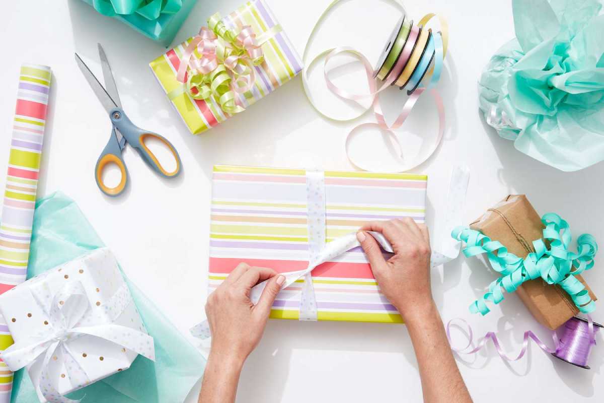 Handmade Gifts Write for Us – Share Your Craft with The Universal Charm