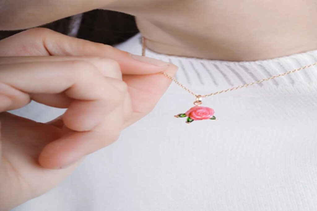  The Must-Have Necklace Styles for This Season 