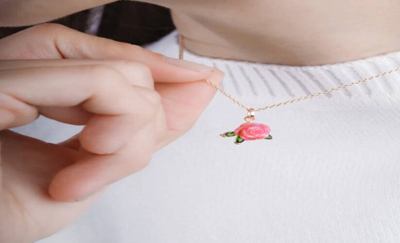 Must-Have Necklace Styles for This Season 